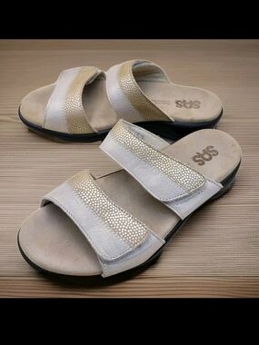 SAS Women’s Beige Gold Accent Double-Strap Slide Sandals Tripad Comfort Adjust